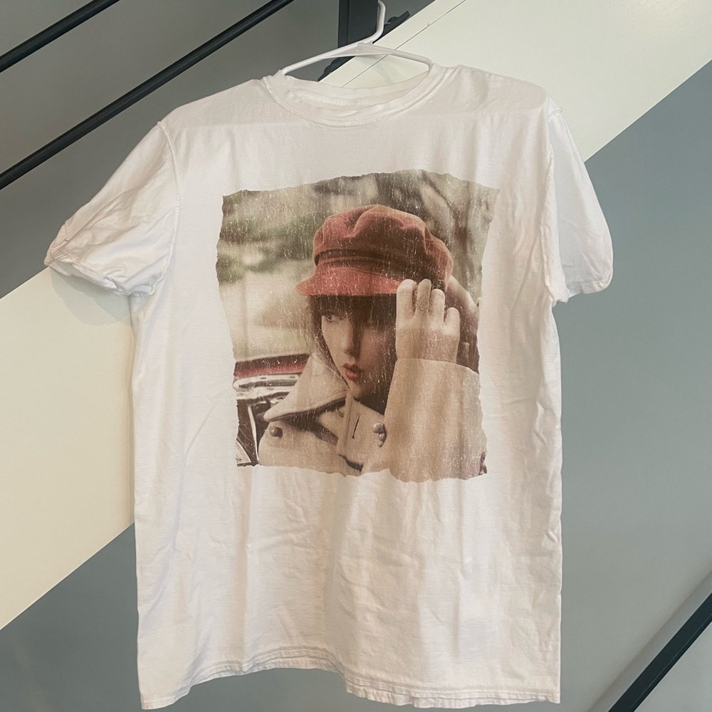 Taylor Swift Red (Taylor’s version) album cover t shirt